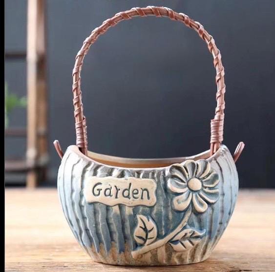 Bucket style planter