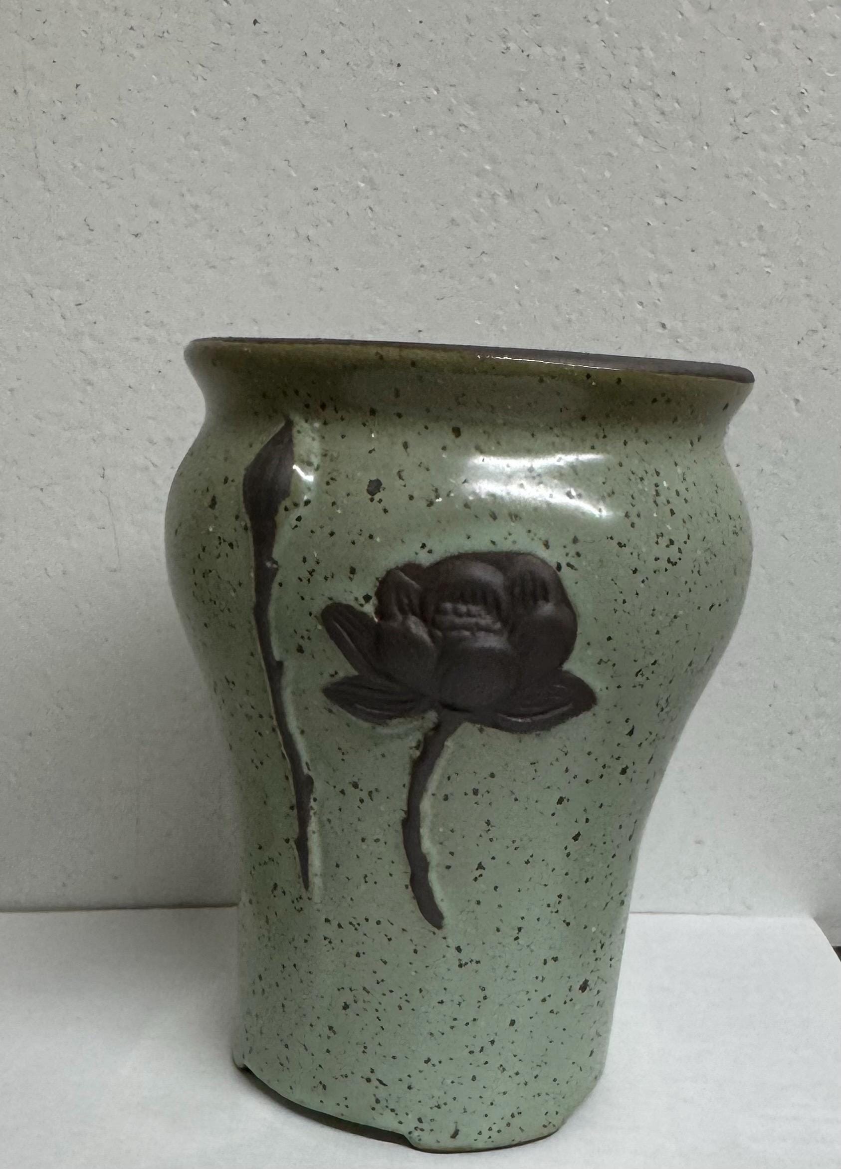 Small vintage plantar